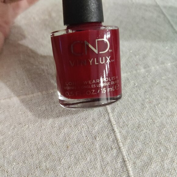 *NEW* CND VINYLUX LONG WEAR NAIL POLISH - Picture 3 of 4